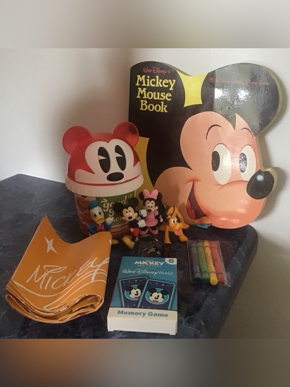 Disney Mickey Mouse Donald Daisy Pluto Figure Toys Book Game Disneyland Keychain